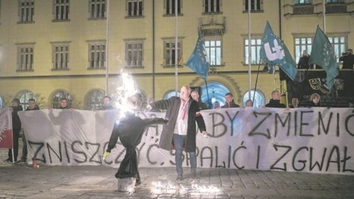 L'incident est survenu il y a un an après une petite manifestation anti-migrants du groupuscule nationaliste d'extrême-droite ONR.
