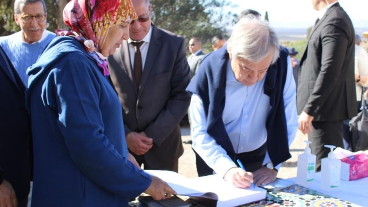 Le Secrétaire général de l'ONU, Antonio Guterres, lors de sa visite du site archéologique de Volubilis.
