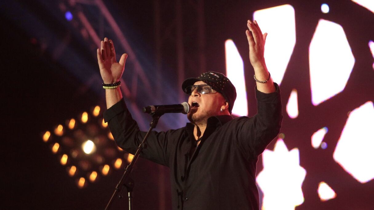 Elu meilleur chanteur de l'année en 2003, en Algérie, Cheb Bilal fait aujourd'hui partie des grandes figures du raï, et son public lui voue un amour pour le moins passionnel.
