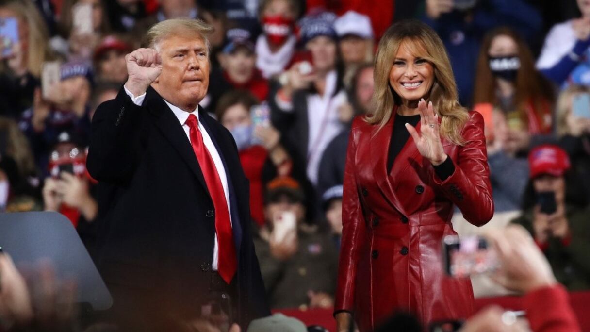 Le président sortant Donald Trump et son épouse Melania, lors d'un meeting de soutien aux sénateurs républicains David Perdue et Kelly Loeffler, le 5 décembre 2020 à Valdosta, en Géorgie. 
