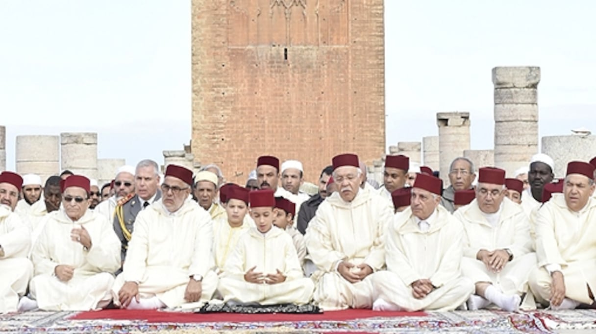 Les prières rogatoires ont été accomplies à Al Masjid Al Aâdam, à Salé, en présence du prince héritier Moulay El hassan.
