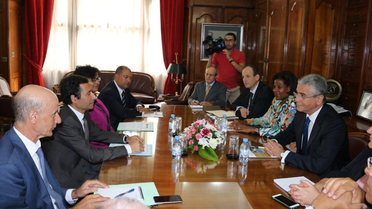 Le vice-président tunisien du Groupe de la Banque mondiale pour la région Moyen-Orient et Afrique du Nord (MENA), Ferid Belhaj, lors de sa rencontre avec Mohamed Benchaaboun, ministre de l'Economie et des Finances.
