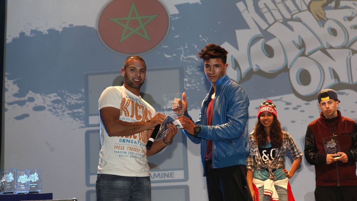 Les champions posent avec plaisir, après leurs sensationnelles performances. 
