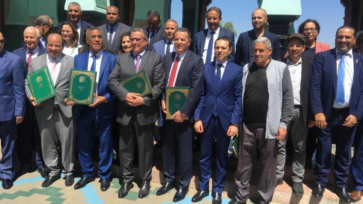 Signature d'un accord relatif au dialogue social entre le gouvernement et les partenaires sociaux, le 30 avril 2022 à Rabat.
