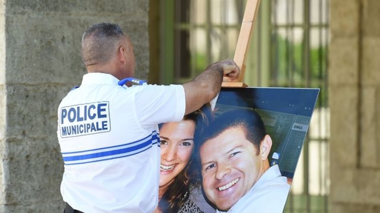 Une photo de Jean-Baptiste Salvaing et sa compagne Jessica Schneider lors de leurs obsèques.
