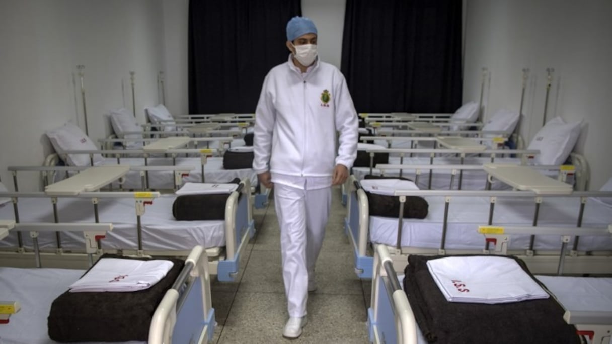 Dans l'hôpital de campagne provisoire installé sur la place de l'Office des foires et des expositions de Casablanca. 
