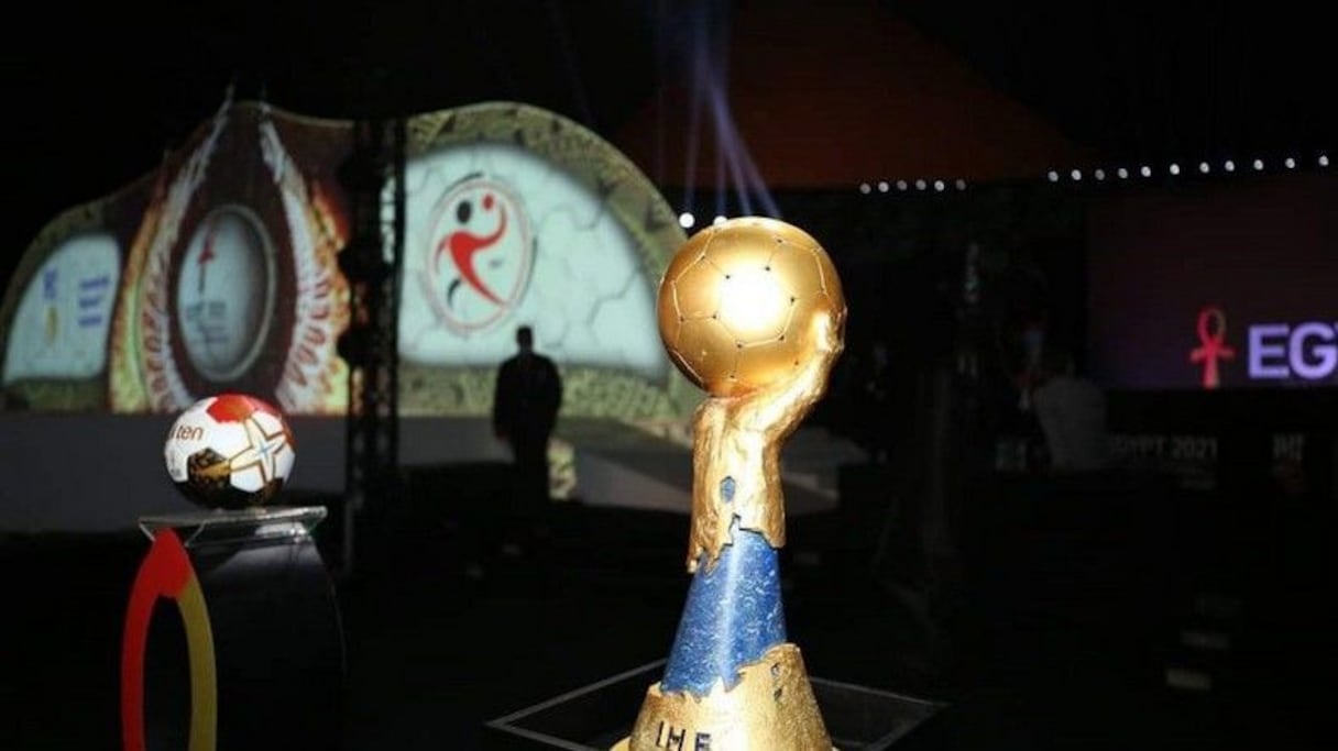 Le trophée du Mondial de Handball.
