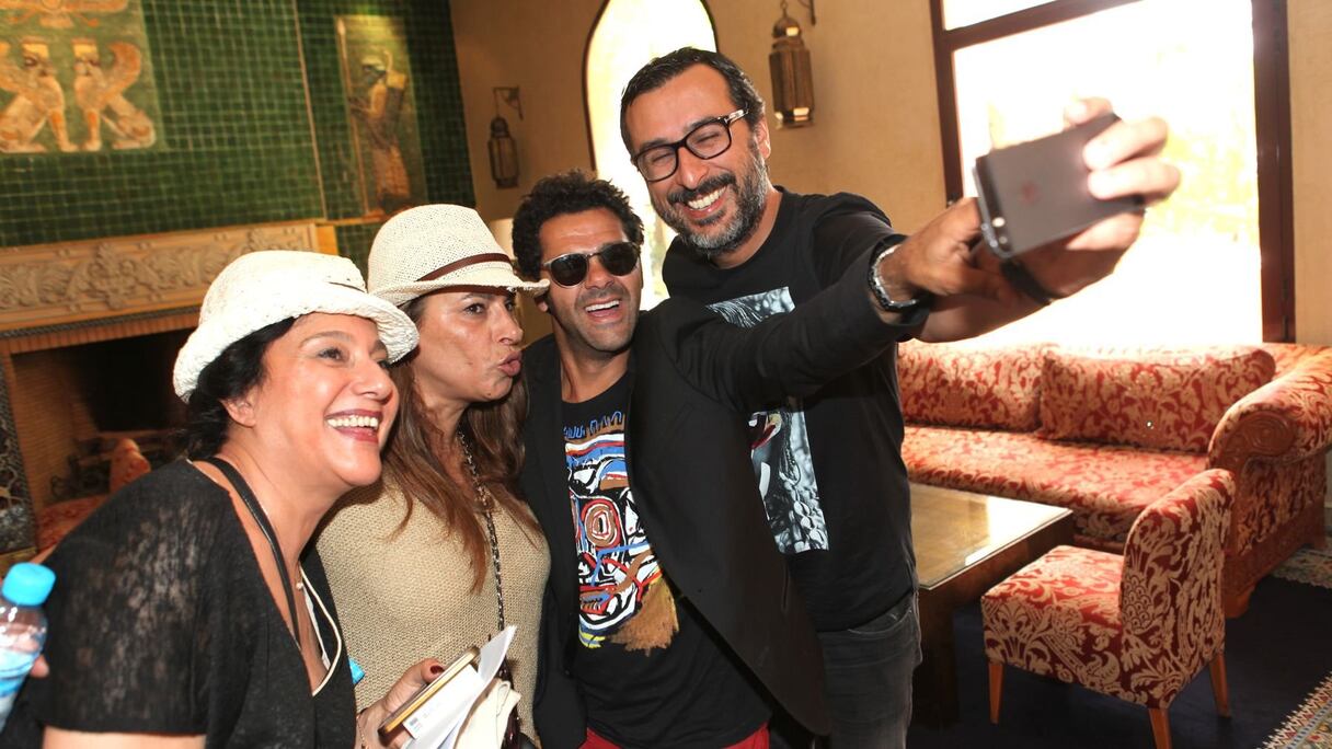Un selfie signé Jamel Debbouze, ça se fait dans la joie et la bonne humeur! Aux côtés de l'humoriste qui immortalise l'instant, Samira Sitail, Monique Elgrichi et Salim Cheikh. 

