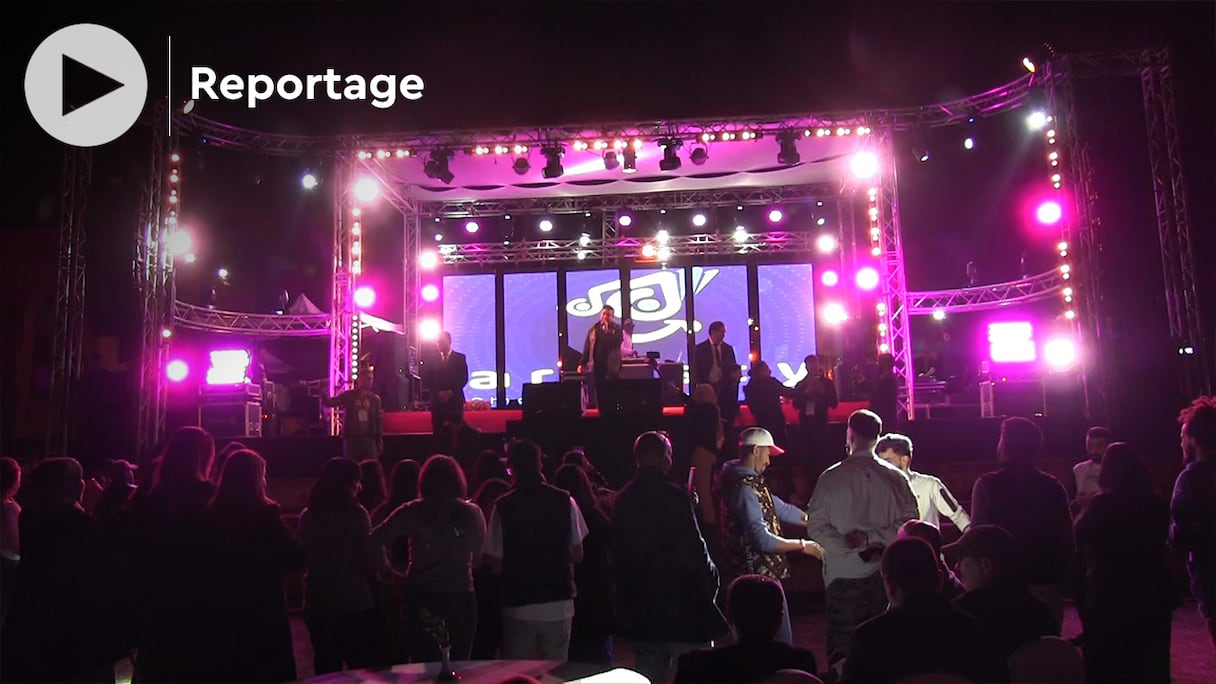 Artisty est une plateforme numérique qui s’inscrit dans le cadre du plan d’accélération industrielle 2014-2020. La première soirée du genre a entre autres réuni Khalifa Mennani, membre des Fnaïre, ou Zakaria Ghafouli (Studio 2M, 2010).
