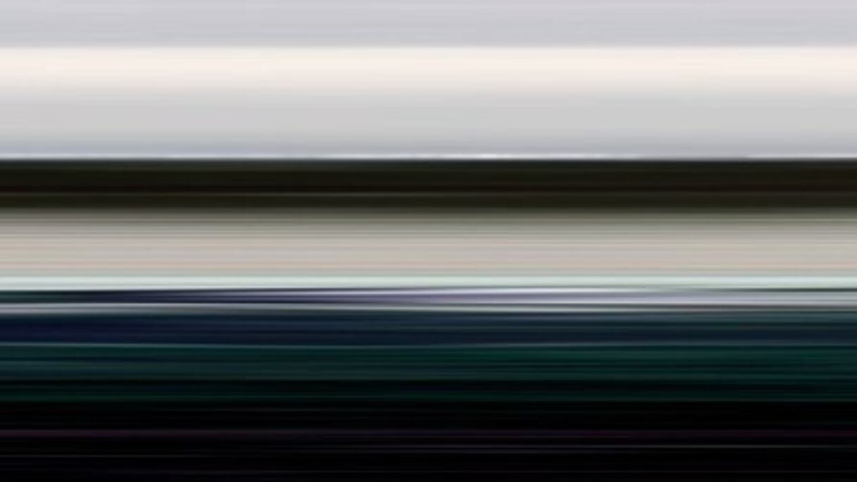 "Paysages étirés" de Mehdi Melhaoui, photographie laminée sur aluminium concave, 50 cm x 140 cm