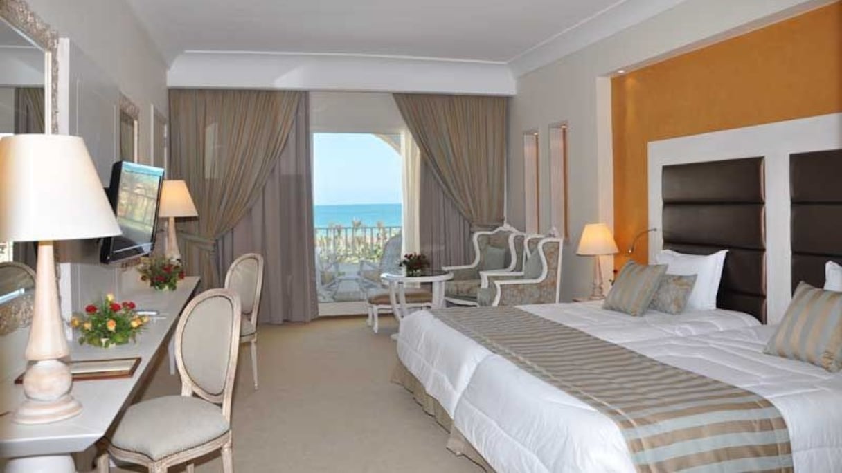 Les Tunisiens revenant de l'étranger sont tenus de rester une semaine en isolement dans un hôtel.