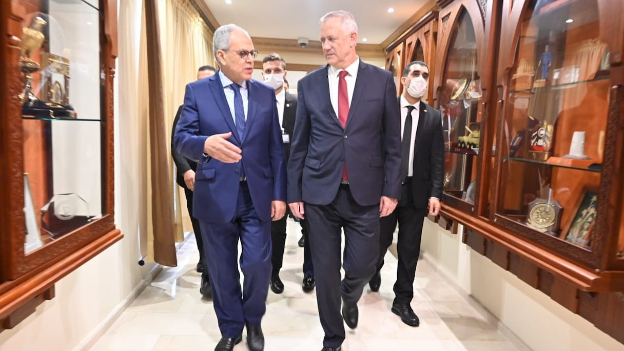 Benny Gantz et Abdellatif Loudyi, au siège de l'administration de la Défense nationale, le 24 novembre 2021. 
