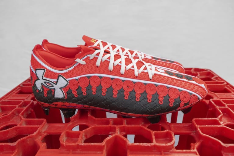 La nouvelle paire de crampons Under Armour d'Achraf Hakimi, signés par l'artiste Hassan Hajjaj et conçus à l'occasion de la CAN.