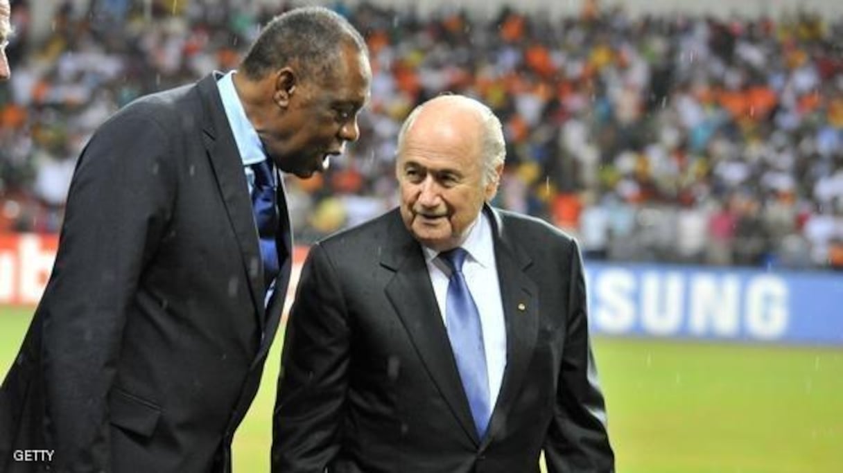 Issa Hayatou président de la CAF et Joseph Blatter, celui de la FIFA.
