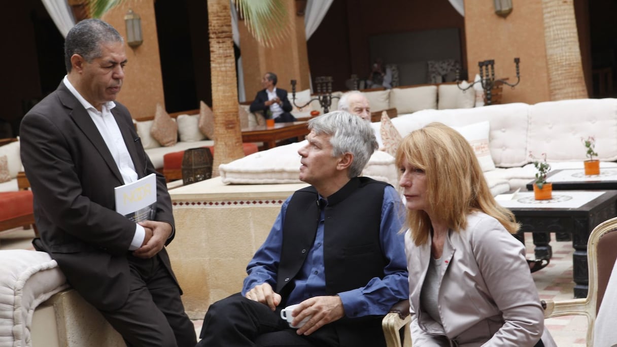 Malek Chebel, Olivier Weber et Catherine Enjolet se concertent avant le début de leur conférence. 
