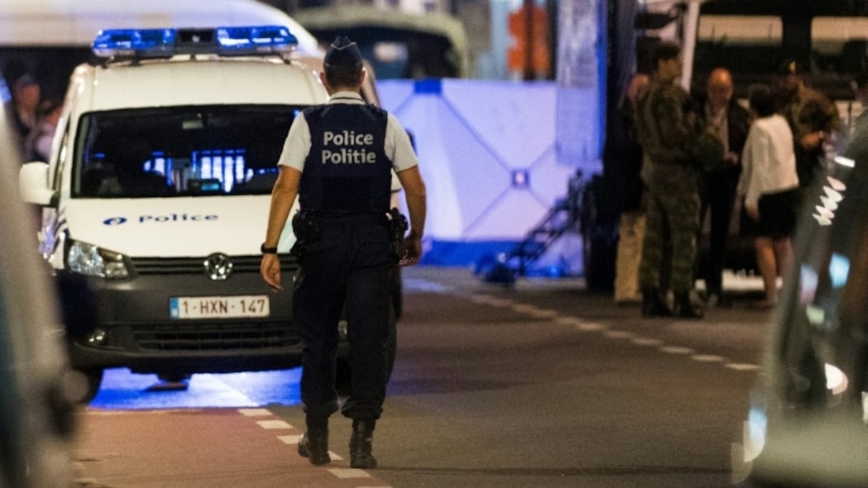 Des policiers le 25 août 2017 Boulevard Emile Jacqmain à Bruxelles, où un homme a agressé des soldats au couteau en criant "Allah Akbar".
