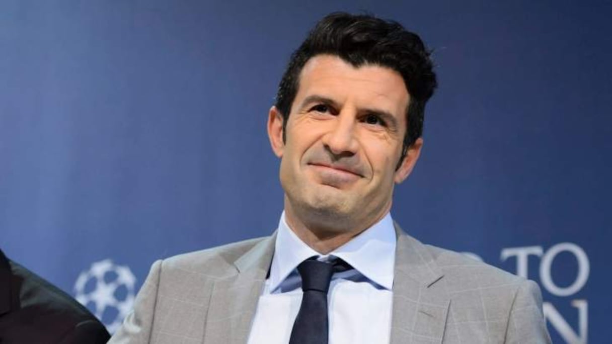 Luis Figo, ancien candidat à la présidence de la FIFA, demande le report du vote. 
