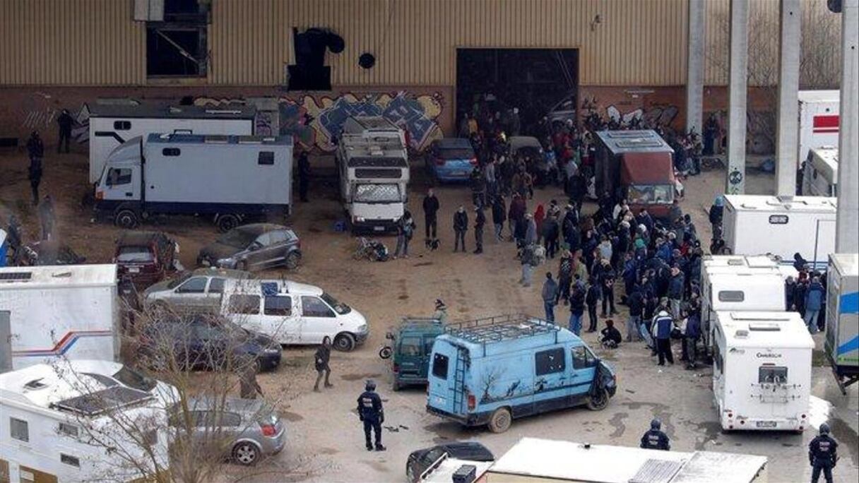 Des centaines de policiers sont intervenus pour mettre fin à une rave party près de Barcelone, en Espagne, le 2 janvier 2021. 
