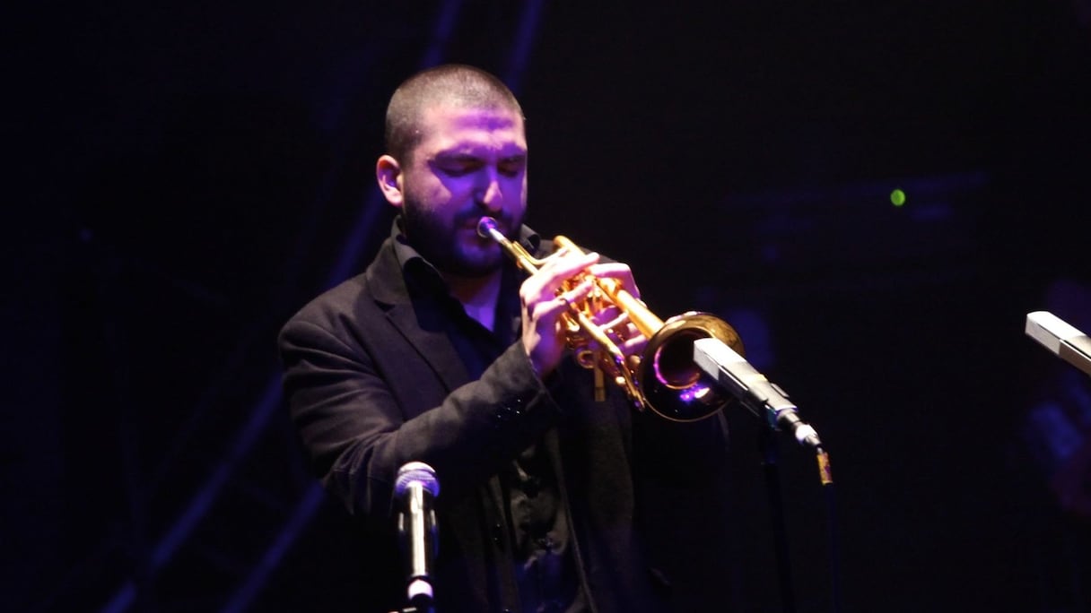 Ibrahim Maalouf et son instument ne font qu'un, sont comme miroirs l'un de l'autre. Et, lorsque le musicien est apparu sur scène, il a été accueilli par un déluge d'applaudissements.   
