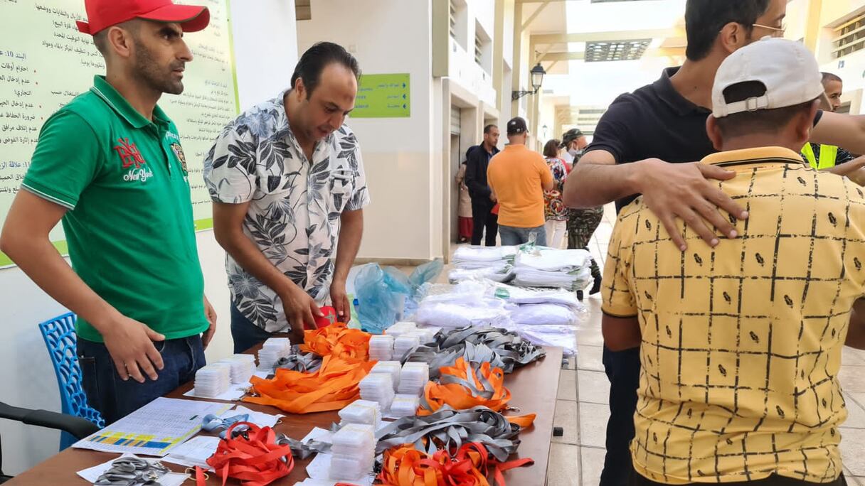 Démarrage de l’opération de distribution des clefs aux bénéficiaires de locaux à Souk Assalihine de Salé.