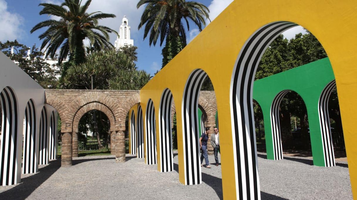 “D'une arche aux autres”, l'installation de Daniel Buren.
