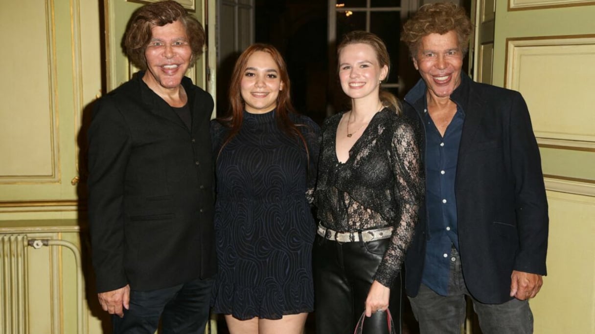 De gauche à droite, Grichka Bogdanoff et Chaymae, Julie Jardon et Igor Bogdanoff lors du lancement du livre "Dieu, La Science, Les Preuves, L'aube d'une révolution", le 20 octobre 2021.