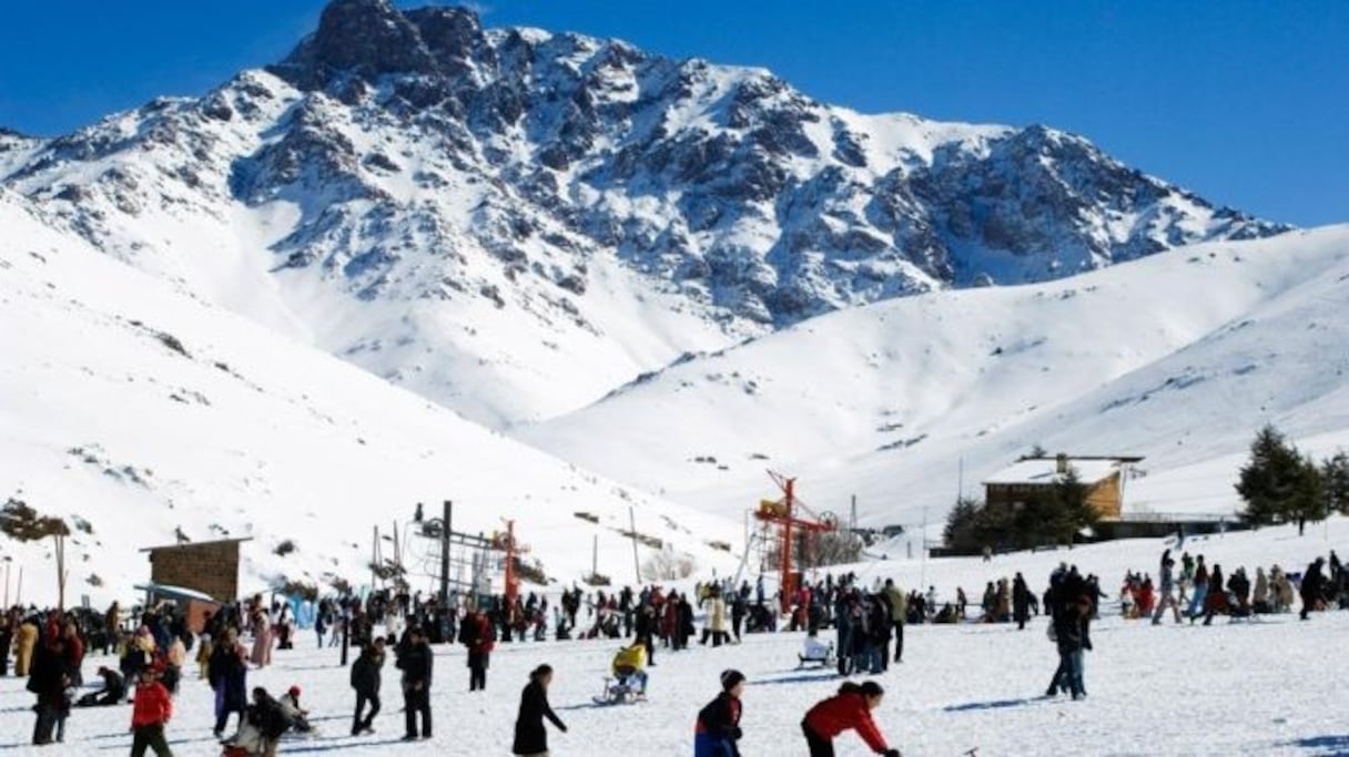 Station de ski de l'Oukaïmeden, à plus de 2.600 mètres d'altitude, dans le Haut Atlas. Le site, habité par les hommes depuis la Préhistoire, intéresse les archéologues du monde entier, qui viennent examiner ses gravures rupestres et y découvrir des outils, dont des silex. 
