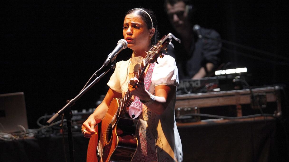 Hier à l'Institut Français de Casablanca, Emel Mathlouthi a sû charmer le public marocain par sa voix unique
