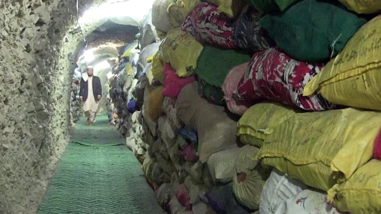 Les Corans sont stockés dans des kilomètres de galeries sous la montagne.
