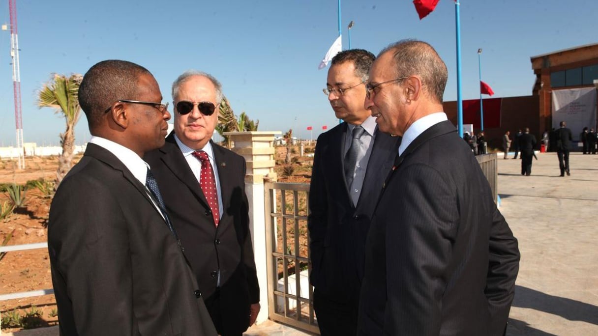 Le ministre des Affaires étrangères des Iles Comores, El-Anrif Saïd Hassane, avec les ministres Hassad et Haddad ainsi que l'ambassadeur du Maroc en Italie, Hassan Abouyoub.
