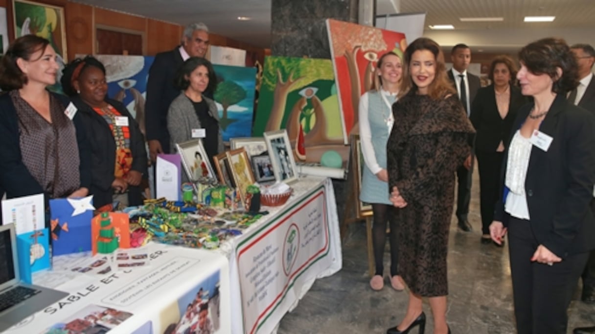 La princesse Lalla Meryem préside à Rabat la cérémonie d’inauguration du Bazar international de Bienfaisance du Cercle diplomatique.
