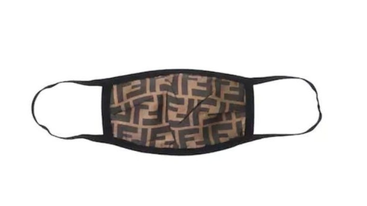 Le masque en soie Fendi à 190 euros.
