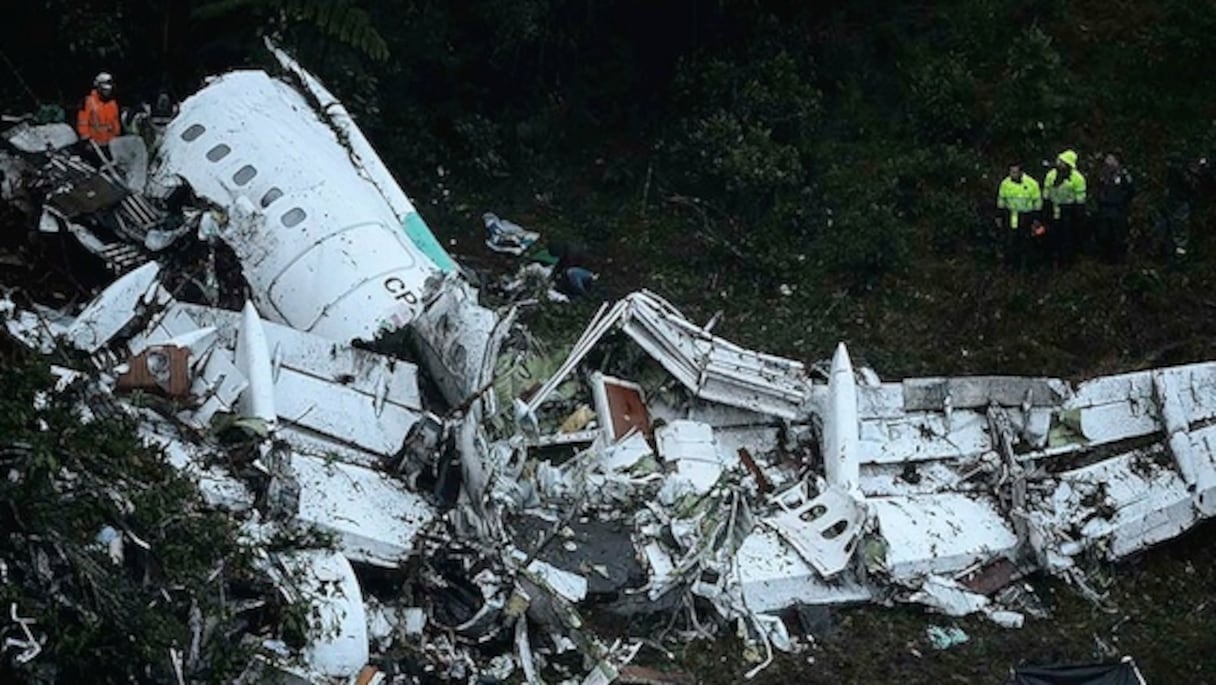 L'accident est survenu lorsque l'appareil a percuté une montagne, quelques minutes avant son atterrissage sur l'aéroport.
