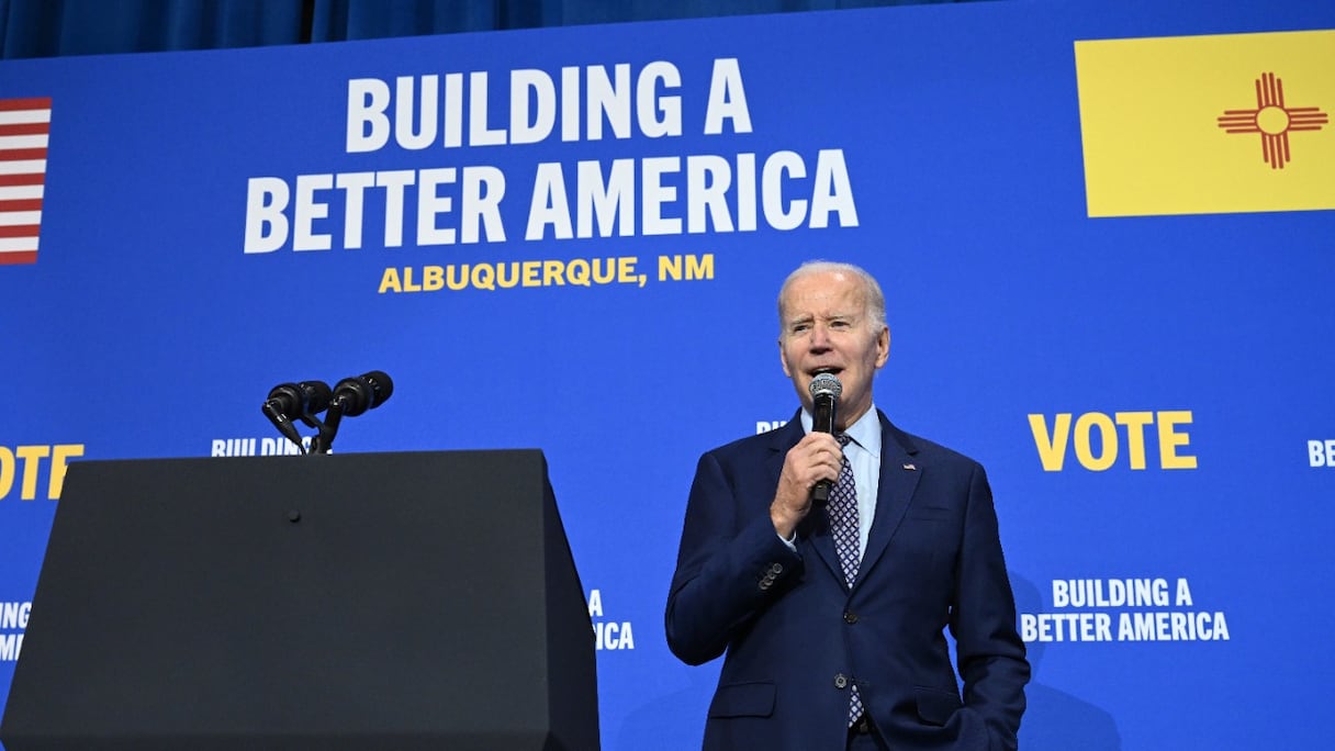 Le président américain Joe Biden prend la parole au cours d'un rassemblement organisé par le Parti démocrate du Nouveau-Mexique au centre communautaire Ted M. Gallegos, à Albuquerque, au Nouveau-Mexique, le 3 novembre 2022.
