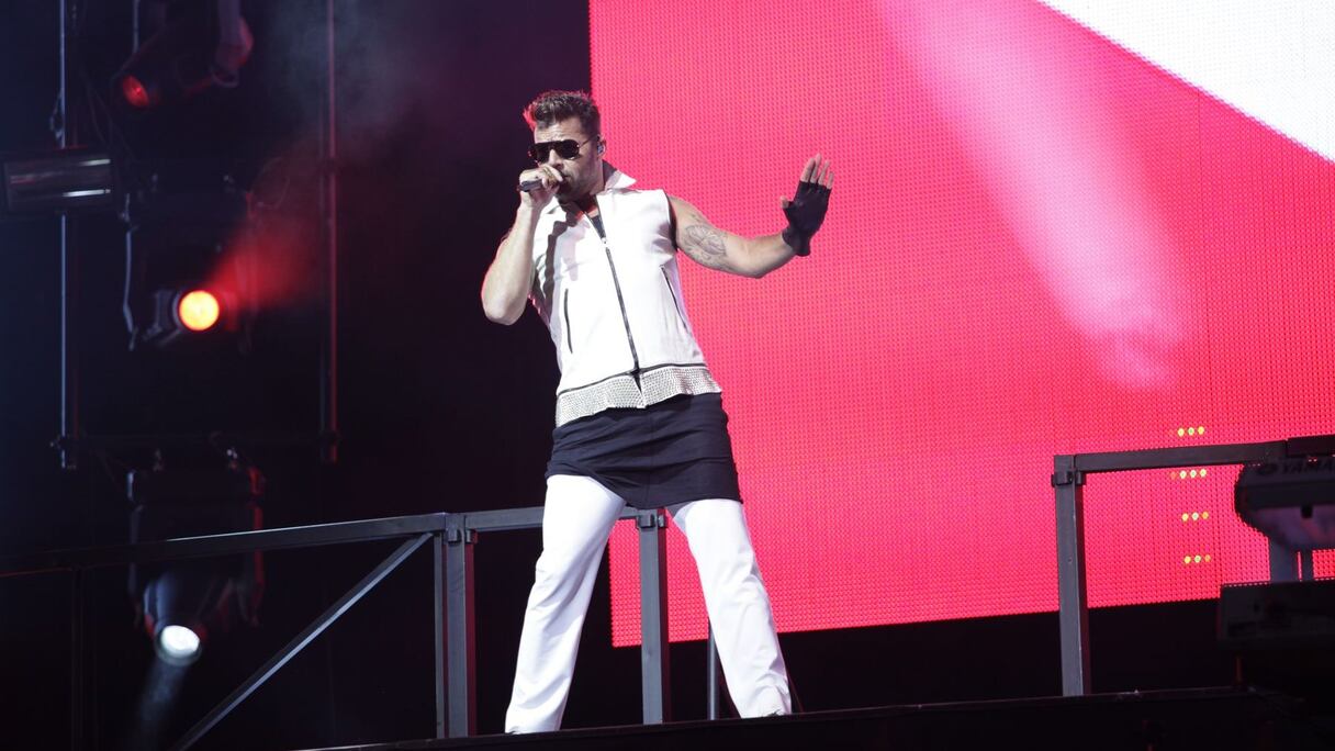 Très ému par l'accueil du public, le chanteur s'est adressé à lui pour le remercier: "Il est rare que je pense, quand je me rends dans un pays pour un concert, à y revenir. Mais là, j'espère déjà pouvoir revenir bientôt au Maroc", dira-t-il.
