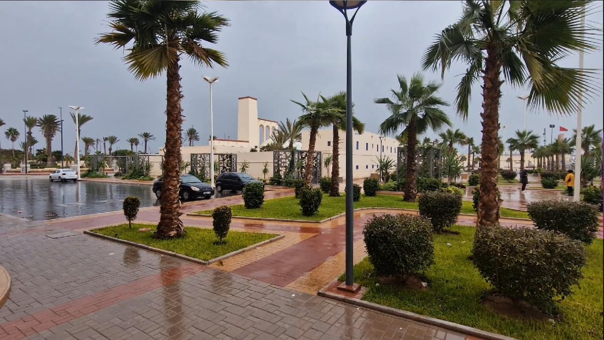 L'un des espaces verts dans le centre-ville de Dakhla.
