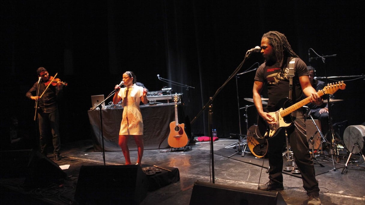 Emel Mathlouthi en compagnie de ses musiciens, détonnent à l'IFC!
