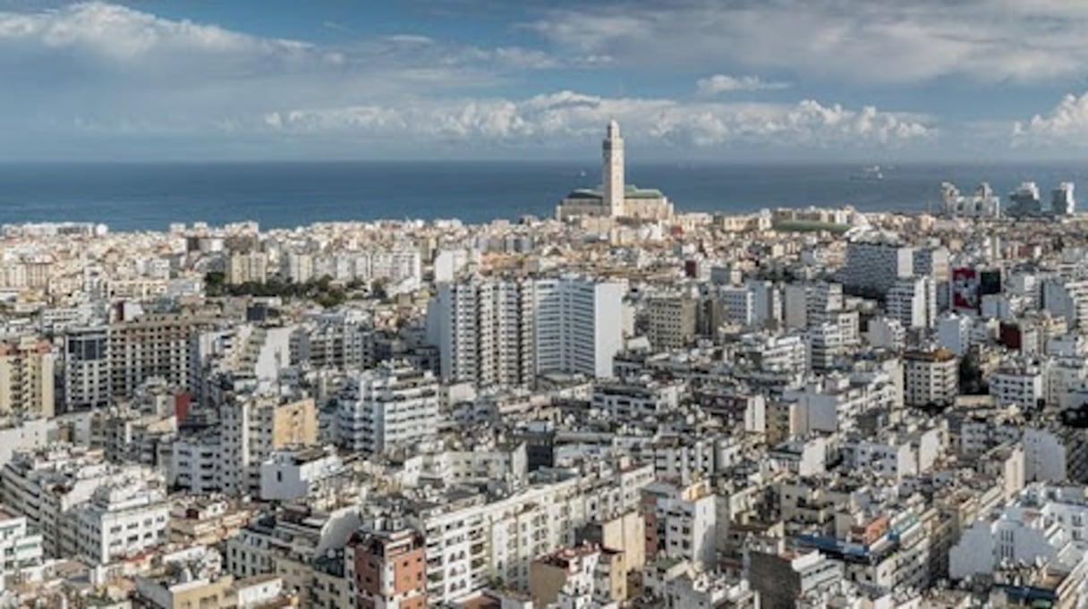 La population de Casablanca et son agglomération s'élève à 4,2 millions d'habitants, ce qui fait de la métropole économique du royaume la plus grande ville du Maghreb. 
