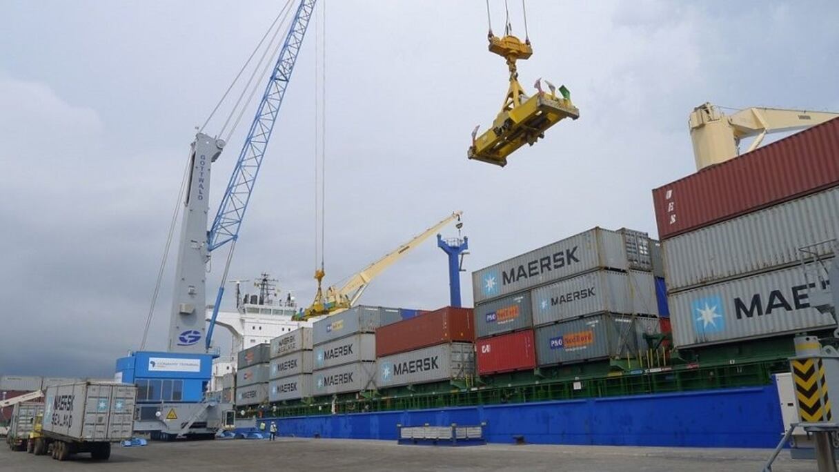 Le port de Kribi en pleine activité.
