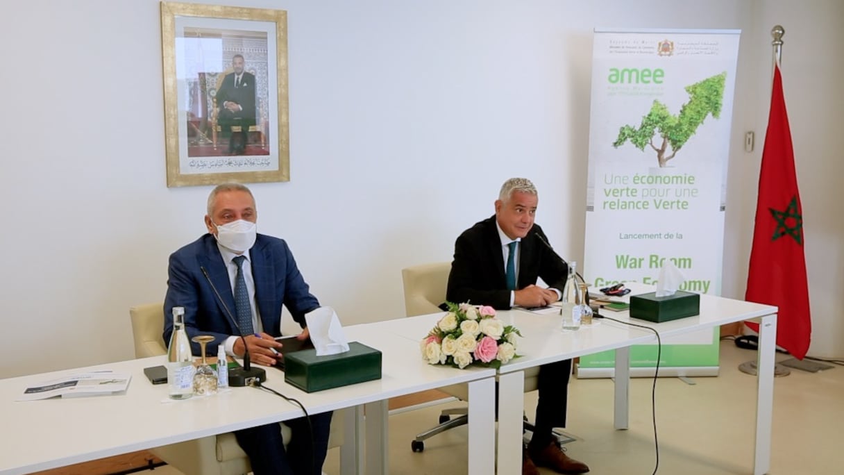 Moulay Hafid Elalamy et Saïd Mouline, à l'occasion du lancement de la «War Room Green Economy», dans les locaux de l'AMEE, à Rabat, le 7 septembre 2021.
