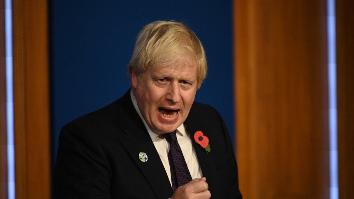 Le Premier ministre britannique Boris Johnson lors d'une conférence de presse au 10, Downing Street, dans le centre de Londres, le 14 novembre 2021, à l'issue de la COP26 de Glasgow.
