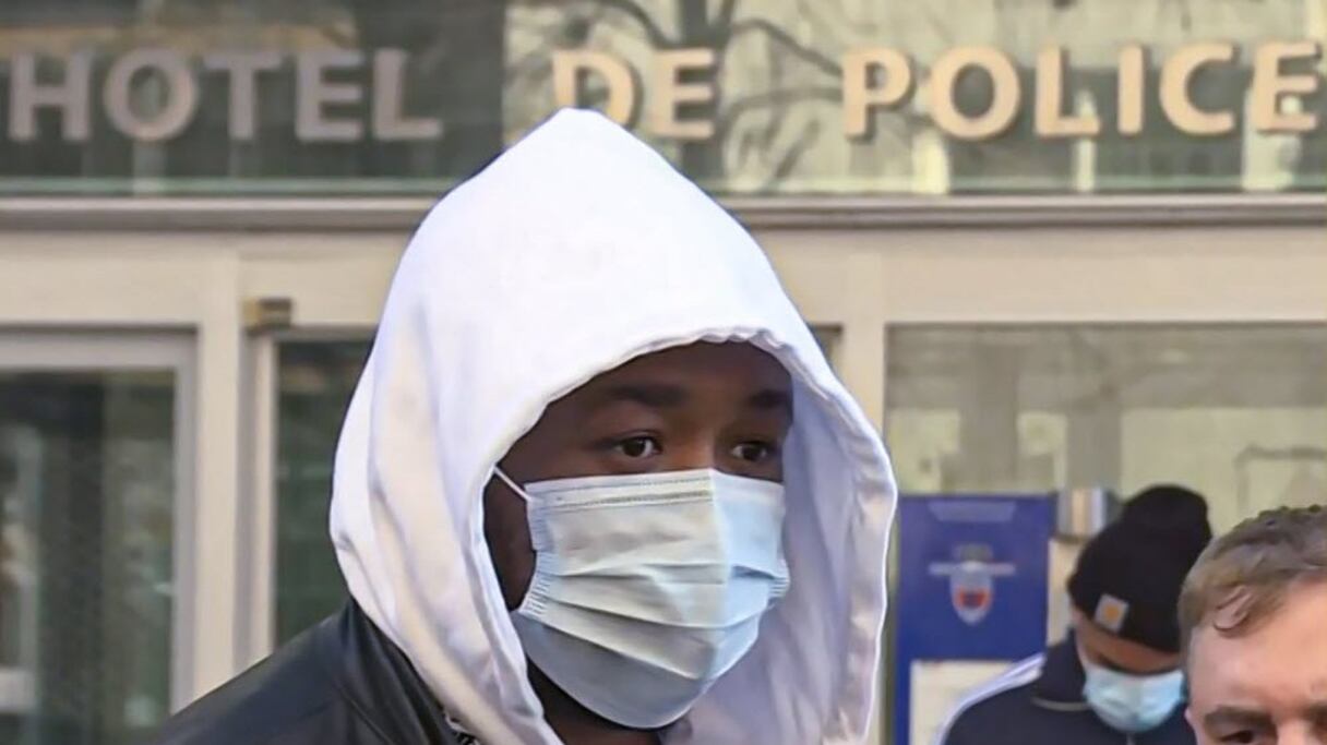 Michel Zecler, producteur de musique, a été passé à tabac par quatre policiers dans son studio d'enregistrement, dans le XVIIe arrondissement de Paris, le 21 novembre 2020. 
