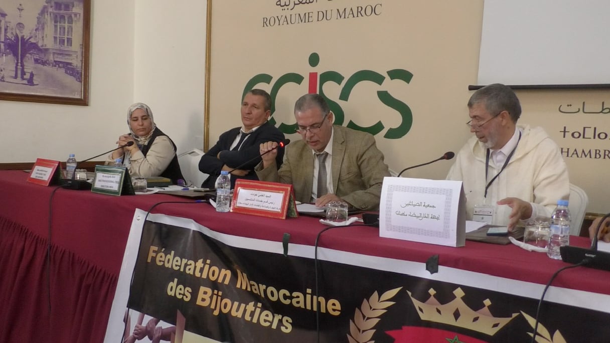 Des bijoutiers de différentes régions ont discuté le 11 novembre 2022 à Casablanca des récentes évolutions de leur corporation: un nouveau régime d’imposition et une couverture médicale généralisée, adaptée à leur profession libérale.
