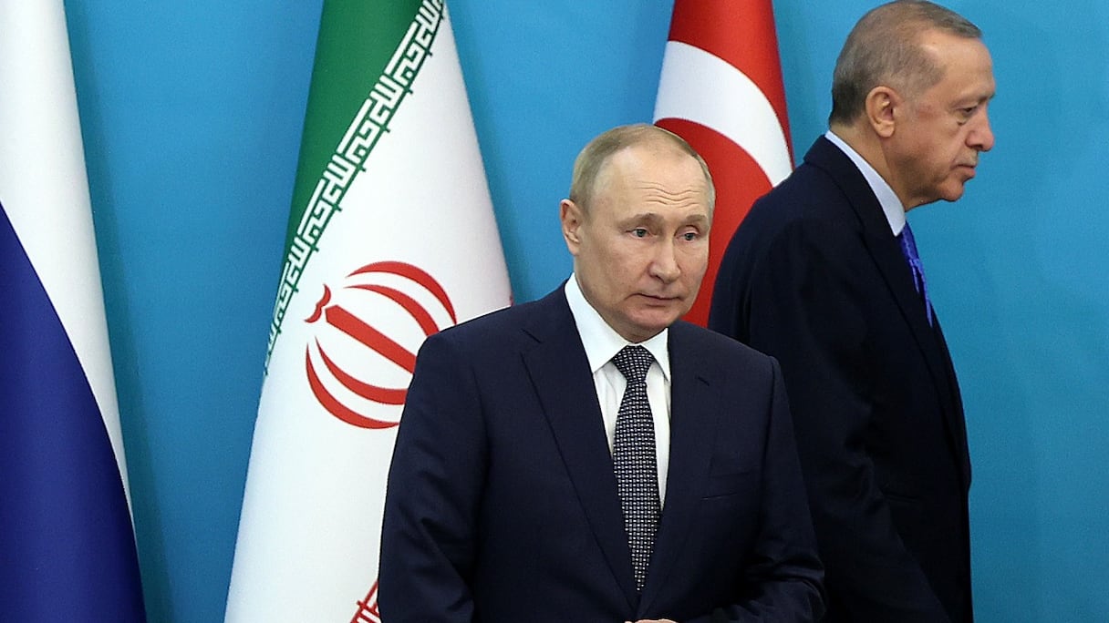 Le président russe Vladimir Poutine et le président turc Recep Tayyip Erdogan peu avant une conférence de presse conjointe avec leur homologue iranien, après un sommet à Téhéran, le 19 juillet 2022.
