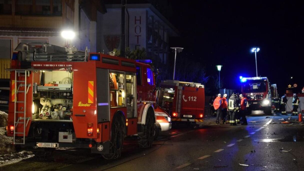 Des pompiers et secouristes mobilisés sur le lieu du drame.
