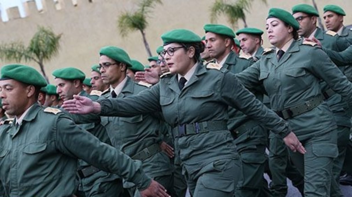 Des élèves officiers femmes.
