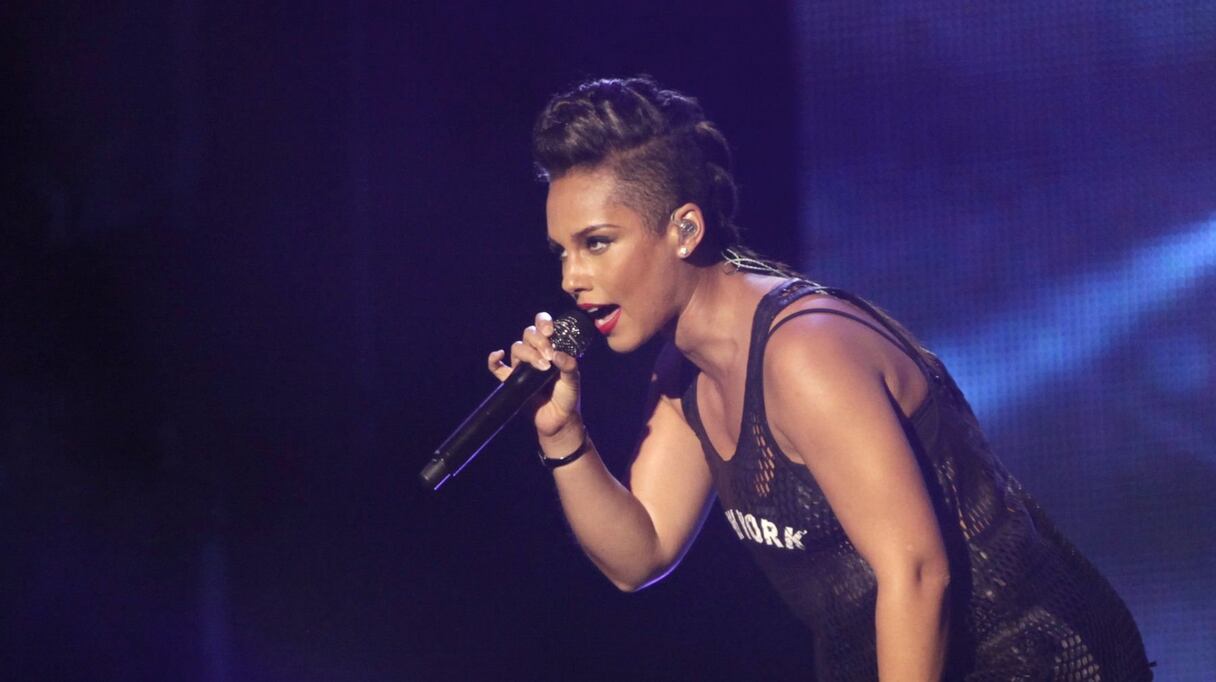 Une étoile est apparue sur scène. La diva soul a donné, ce samedi soir, un concert "énorme", "terrible", génial", pour reprendre les termes utilisés par ses fans après le show.  
