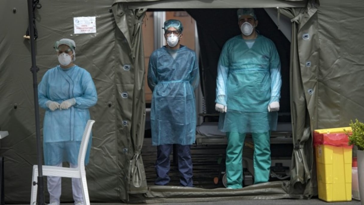 Des membres de l'équipe médicale de l'hôpital militaire de Rabat, le 15 avril 2020.
