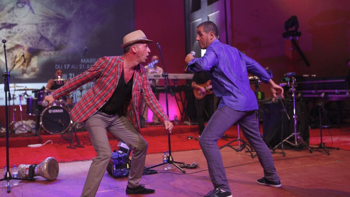 Passionnés de musique, les membres du groupe sont également accros à la scène... et ça se voit !
