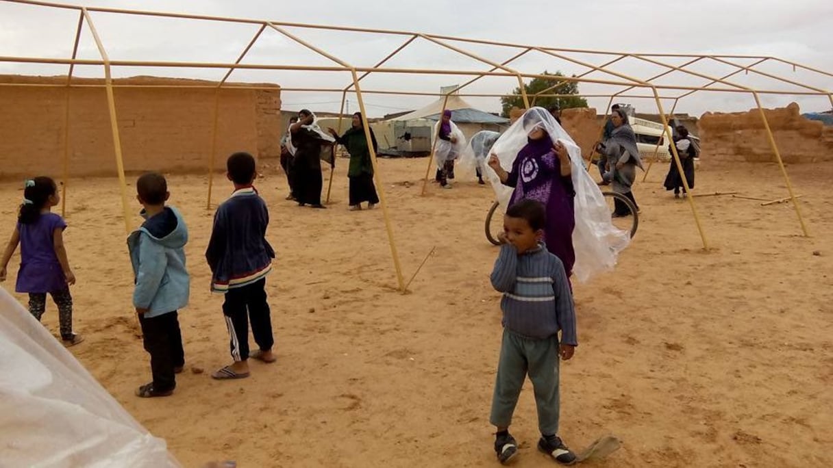 La population de Tindouf abandonnée à son sort par Alger et le Polisario.
